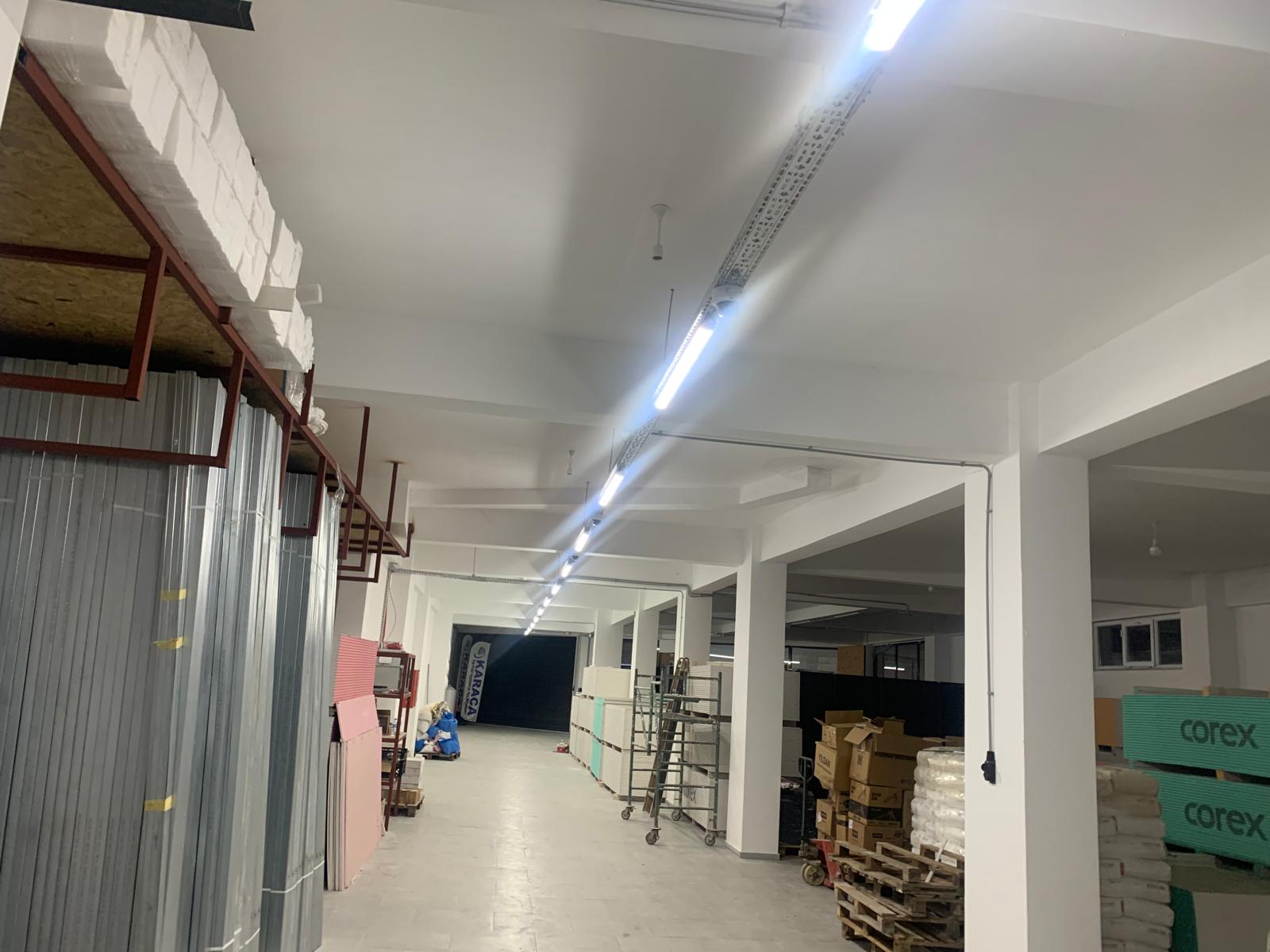 Karaca Yapı Dekorasyon geniş depo koridoru ve aydınlatma
