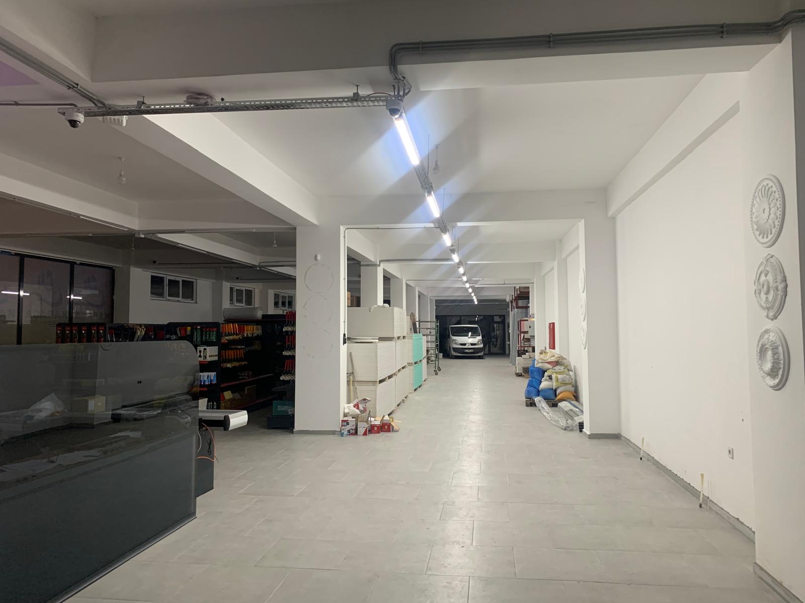 Mağaza içi uzun koridor